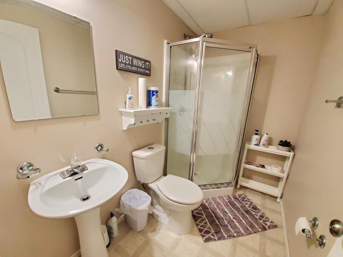 Saskatoon Lashyn Cove Homestay Экстерьер фото