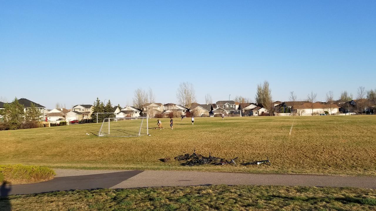 Saskatoon Lashyn Cove Homestay Экстерьер фото